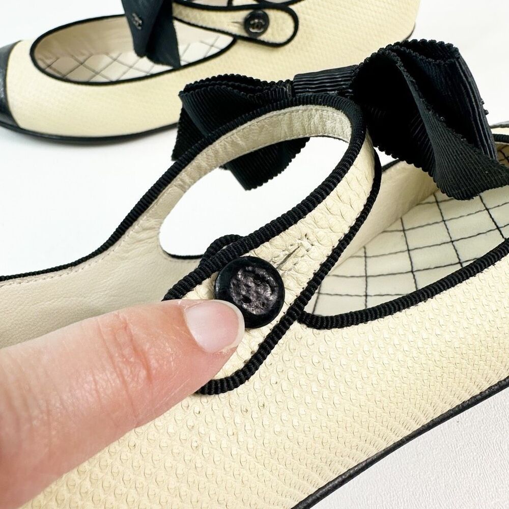 CHANEL Beige Black Cap Toe Leather CC Logo Ballet Flats Size 38.5 Mary Jane Bow - Picture 11 of 16